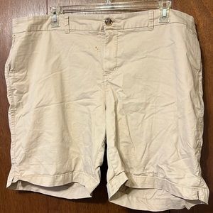 Old navy khaki mid rise everyday shorts